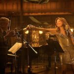 Thalía Instagram – En el camino de la música hay momentos que no se olvidan jamás, hace más de una década fui invitada a participar en el álbum de estudio “Viva Duets” junto a este gran artista de la música Estadounidense, el señorón @itstonybennett. Un proyecto musical hermoso, que celebra la vida de un ícono de la música que inició su historia musical hace más de 8 décadas atrás. 

Durante la grabación de la canción “The Way You Look Tonight” uno de sus más grandes clásicos, viví hermosos momentos al lado de este maestro de maestros, que atesoraré en mi corazón. Aunque hoy nos embarga la tristeza de su partida nos alegramos enormemente por sus gigantes aportes a la música, pero sobre todo agradezco a Dios la bendición de haber podido compartir junto a él, uno de mis lugares más amados, el escenario. 

Vuela alto Tony, mientras aquí nosotros seguiremos escuchando el regalo de tu voz, yo imagino que tu alma está cantando libre en tu nuevo destino.