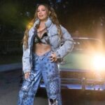 Thalía Instagram - Sé que tiene muy buen #CHORO. Pero por él ya no lloro!!! ❤️‍🔥💐❌💃🏻 Video disponible en mi canal de YouTube 😍 📽️ LINK EN BIO #AMuchaHonra #Thalia