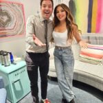 Thalía Instagram - ❤️❤️❤️ @kellyclarksonshow @jimmyfallon @donniewahlberg @kellyclarkson nice to meet you!!!