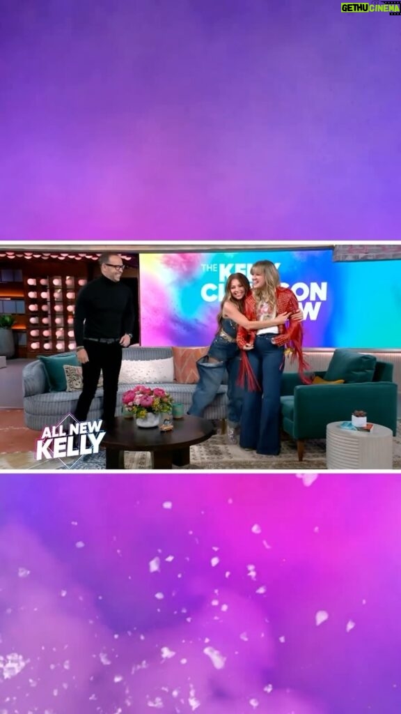 Thalía Instagram - TODAY!! So excited to be part of the @kellyclarksonshow! ❤️ Check local listings on my stories! 💫