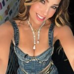 Thalía Instagram - Feliz Día de San Valentín bellezas!!!!! 😍💞 Que la pasen muy rico hoy!!! Y… mañana sale mi entrevista en @kellyclarksonshow. 🥰😍 XOXO 💋