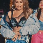 Thalía Instagram - Te quedó grande esta baby por eso duele 🔥 #CHORO @estilosinlimite_150 @dania_esl150 💐 JUEVES 30 DE NOV 🐂 A MEDIANOCHE 12:00 AM EST ⏰