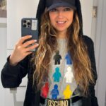 Thalía Instagram - Cómo han pasado estos primeros días del año? ✨ Me encanta aprovechar este tiempo para disfrutar tranquila en casa, con mi familia 🥰 y para terminar de organizar los planes del año. Me siento muy tranquila, en paz y emocionada por todo lo que se viene. Están listos?! Les deseo que tengan un lindo domingo. Los amo bellezas!!! 💋