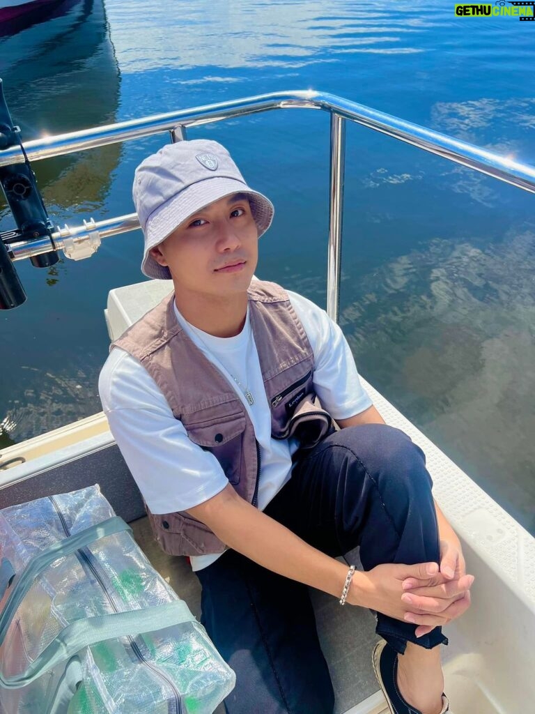 Thanh Sơn Instagram - Em có muốn ngày nào đó mình ra khơi ☺️ Be Kobe モニュメント