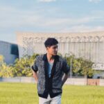 Thanh Sơn Instagram - Đã nóng thì chớ lại còn phải quay cảnh buồn 🥺