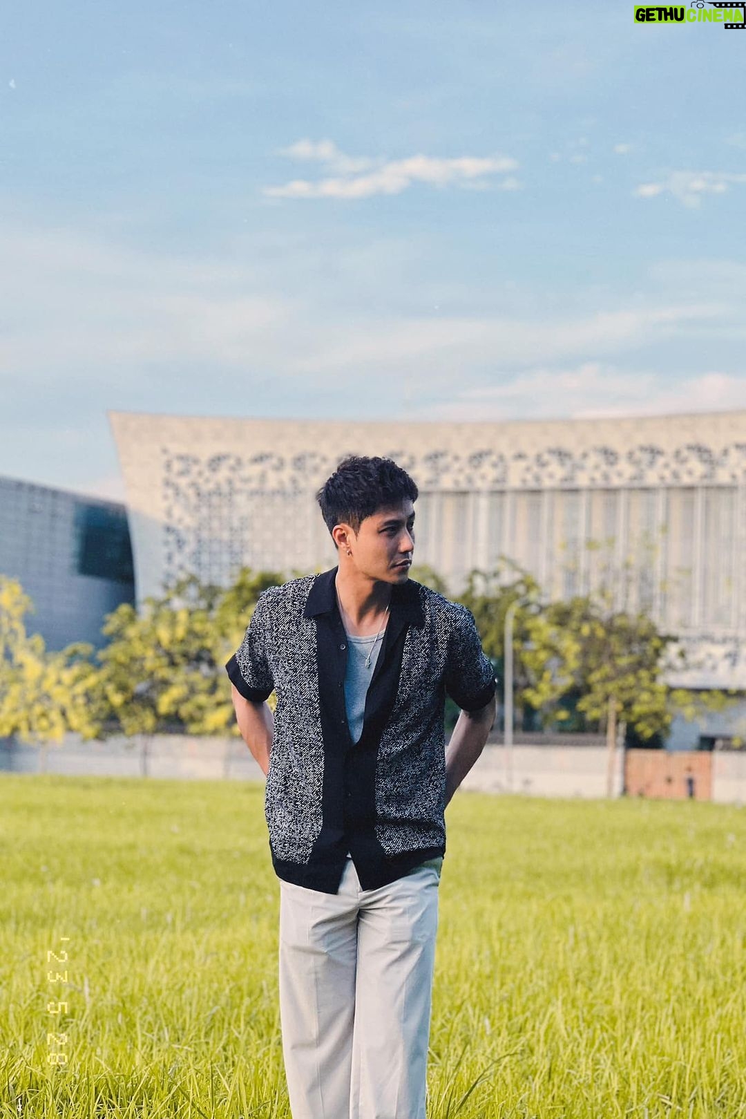 Thanh Sơn Instagram - Đã nóng thì chớ lại còn phải quay cảnh buồn 🥺