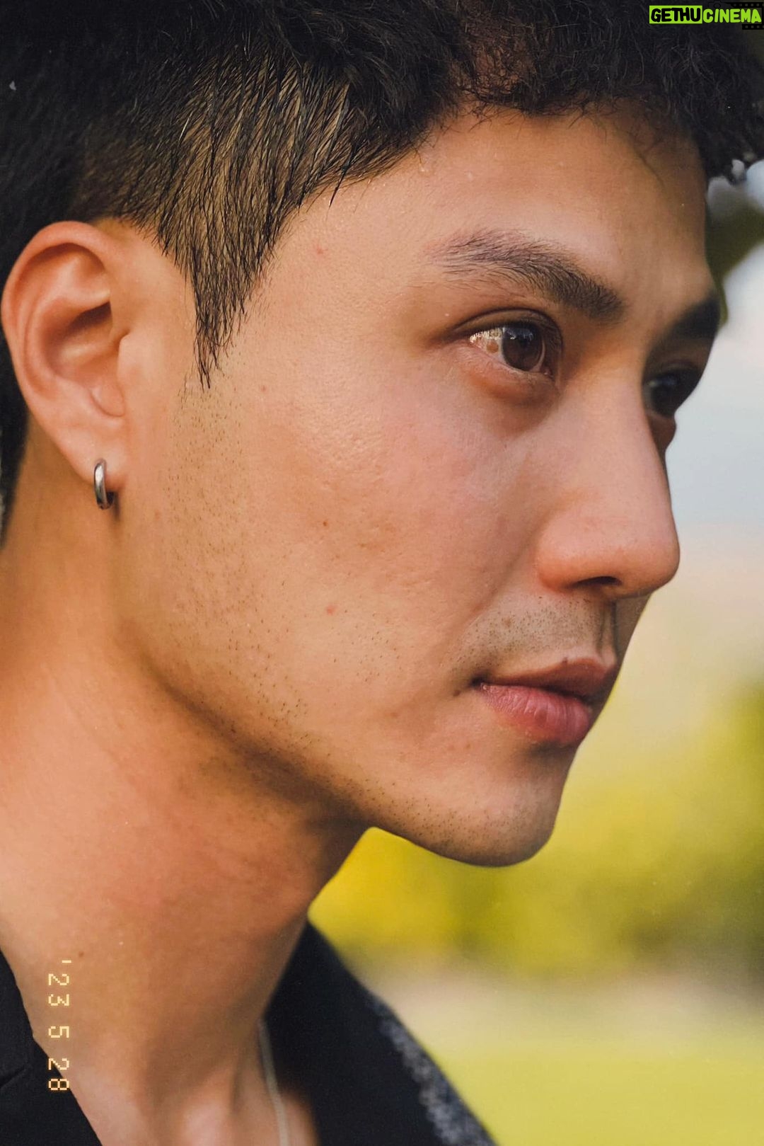 Thanh Sơn Instagram - Đã nóng thì chớ lại còn phải quay cảnh buồn 🥺
