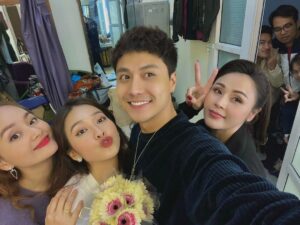 Thanh Sơn Instagram - 21h40 tối nay 
Trong một cảnh quay , có cả 3 "nàng" 😂
Tất cả đều nằm trong kế hoạch của những người đứng sau 😐

#VFC
#nangdauorder #11T5N #Dautri