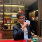 Thanh Sơn Instagram – Poker Face 😂