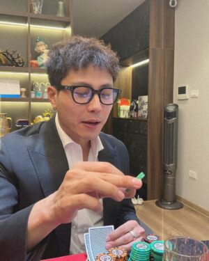 Thanh Sơn Instagram - Poker Face 😂
