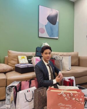 Thanh Sơn Instagram - Ngày 1-1-2022
Một ngày trọn vẹn cùng niềm vui và sự yêu thương

🥰 CHÀO MỪNG NĂM MỚI 2022 🥰