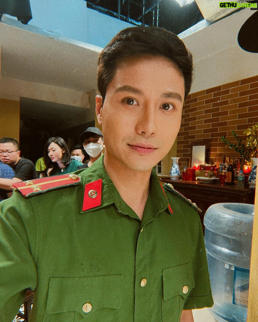 Thanh Sơn Instagram - Chào đồng chí ! 😎 Hẹn gặp cả nhà tháng 7 này trên sóng VTV1 😁 Phim "Đấu trí" - Đạo diễn Danh Dũng #VFC