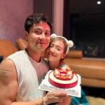 Thanh Sơn Instagram - Sinh nhật vui vẻ nhé @imkhangan 🥳🥳🥳 up ảnh giờ này cho hợp giờ zời Âu nha 😆