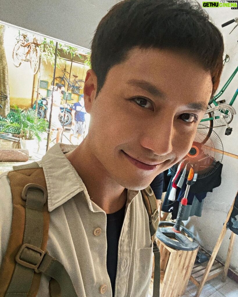 Thanh Sơn Instagram - Hẹn gặp lại t2 nhé … CALM AND SMILE 😁