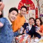 Thanh Sơn Instagram - Cập nhật tình hình 29 Tết: đã kịp về nhà ăn Tất niên với bố mẹ. Năm nay bên cạnh mang tiền về cho mẹ thì còn mang thêm “hổ” về về cho bố mẹ, nam rồng uống bia hổ cho tưng bừng không khí Tết 🥰🥰🥰 Mọi người đã kịp về nhà hết chưa! #TigerBeer #KhaiXuanBanLinh