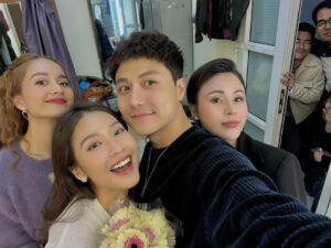 Thanh Sơn Instagram - 21h40 tối nay 
Trong một cảnh quay , có cả 3 "nàng" 😂
Tất cả đều nằm trong kế hoạch của những người đứng sau 😐

#VFC
#nangdauorder #11T5N #Dautri
