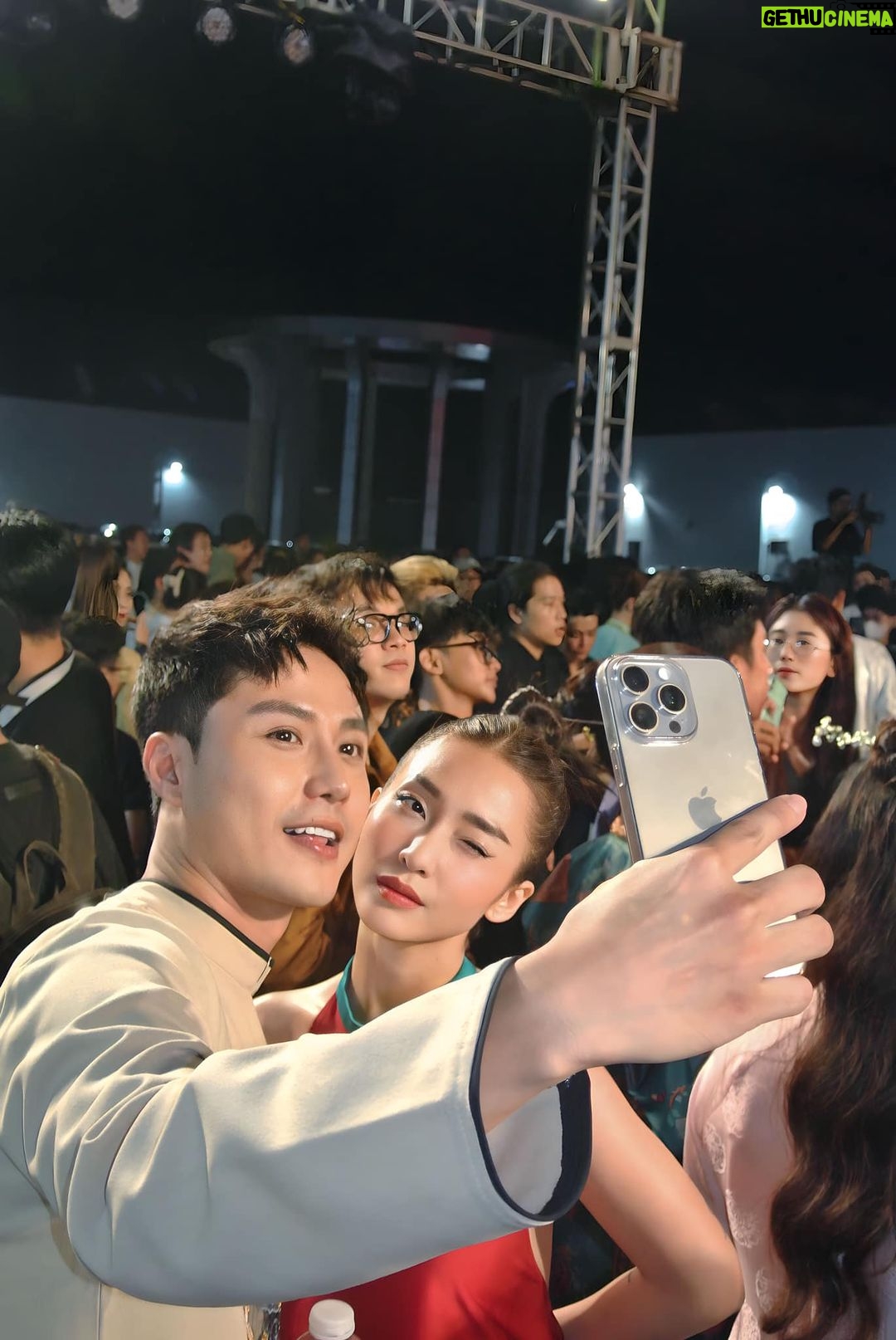 Thanh Sơn Instagram - Đêm công chiếu vô cùng hoành tráng và thành công ! Xin chúc mừng tất cả anh chị ekip phim "Người vợ cuối cùng" đã đưa đến khán giả môt tác phẩm chỉn chu với những khung hình đẹp xuất sắc
