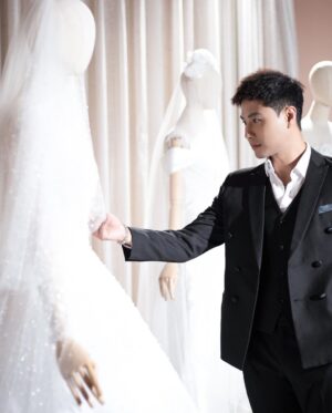 Thanh Sơn Instagram - Lần đầu tiên tham dự một show thời trang của mình 😄
#Celebrating10YearsofRomance #ChungThanhPhongBridal #JWMarriottHanoi