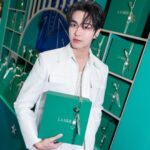 Tharatorn Jantharaworakarn Instagram - La Mer เค้าจัดเต็มกับงาน La Mer Holiday Event💚 ส่งท้ายปีนี้ด้วยบรรยากาศน่ารักๆ แบรนด์ #1 luxury skincare ที่ใครๆ ก็ต้องรู้จักแน่นอน วันนี้มีโอกาสได้มาร่วมงาน ประทับใจมากๆ แฮปปี้เลยครับ 🥰 ใครอยากมาช้อป Holiday Collection งานจัดที่ Hall of Fame, Siam Paragon ถึง 20 ธ.ค. 66 นี้น้า แต่ถ้ามาไม่ทันก็ไปช้อปต่อได้ที่เคาน์เตอร์เลยครับ #LaMerHoliday #LoveLaMer #LaMerThailand @LaMerThailandOfficial