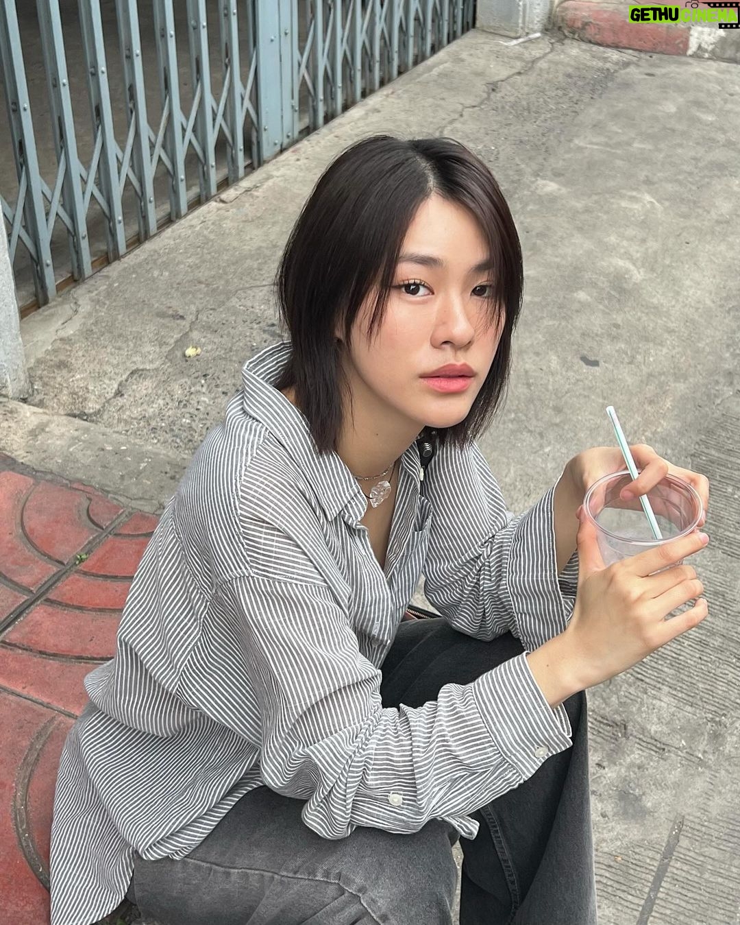 Thasorn Klinnium Instagram - ใส่ high heel ไปกินก๋วยเตี๋ยว🥡🥢