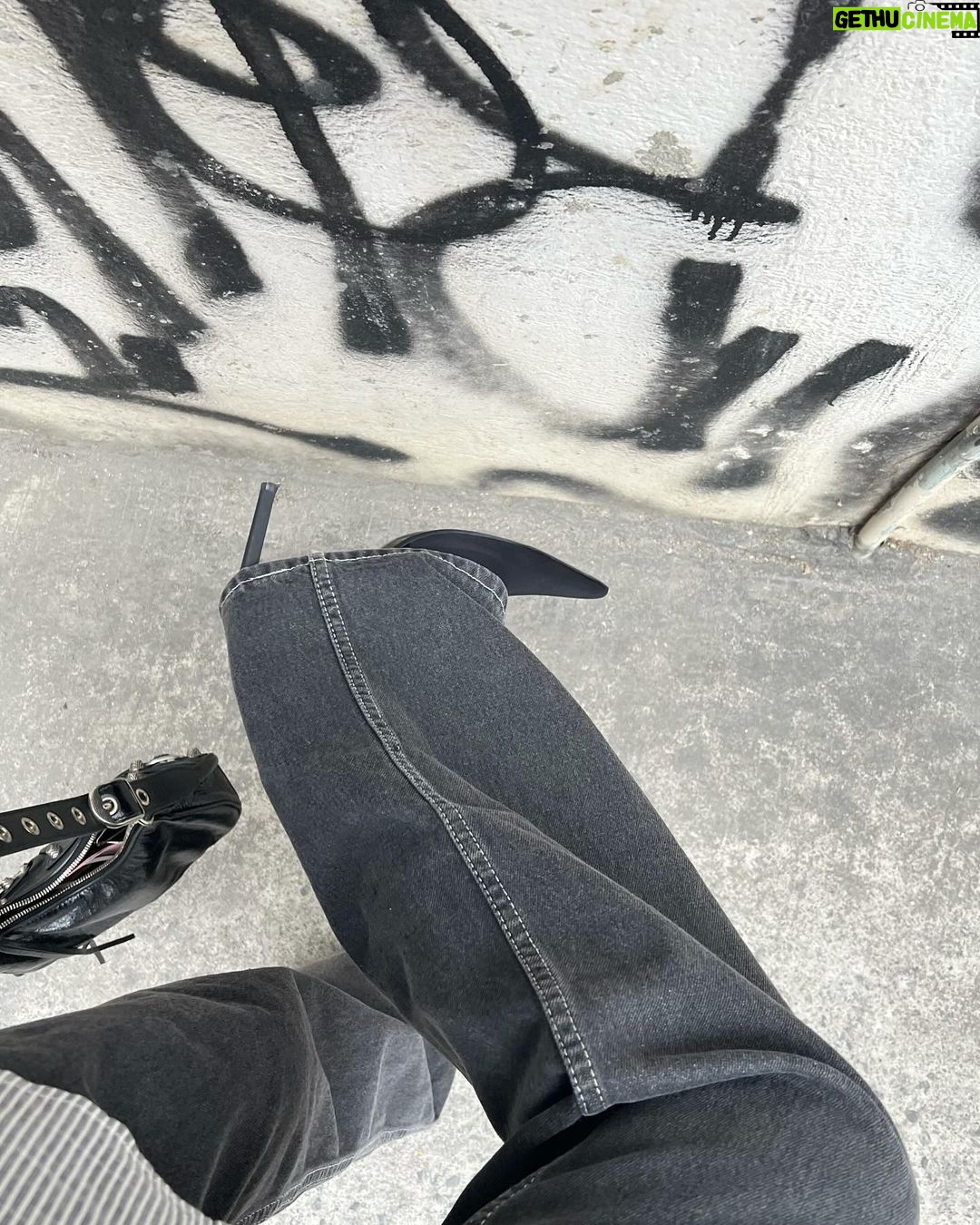 Thasorn Klinnium Instagram - ใส่ high heel ไปกินก๋วยเตี๋ยว🥡🥢