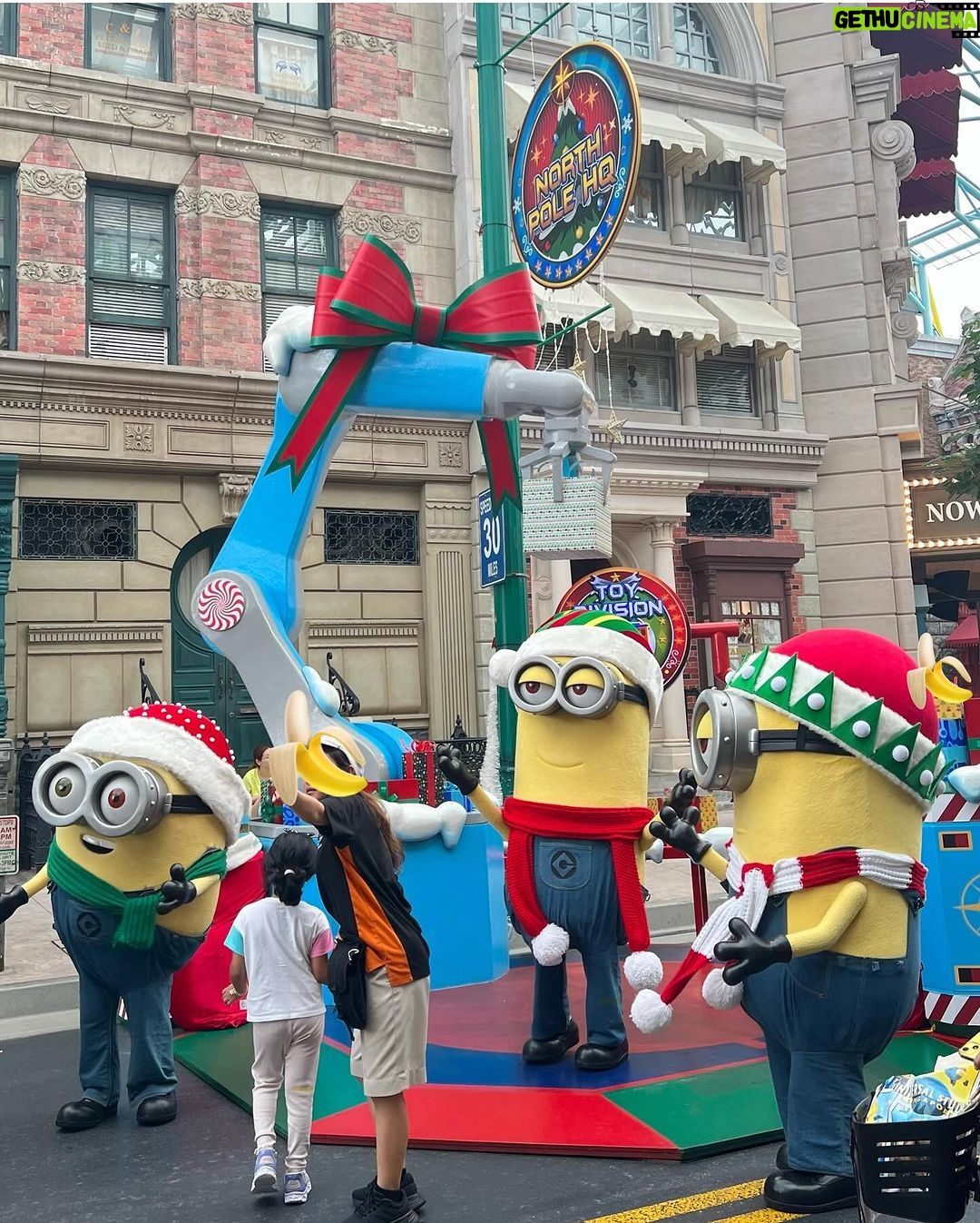 Thasorn Klinnium Instagram - me&minions🤓🍌🐤🪄 Universal Studios Singapore