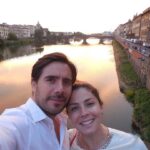 Thelma Madrigal Instagram - Y si regresamos a #florencia? 😬 Aquí hay una parte de mi corazón ❤️ jajaja por más cursi q se lea 😂 Es la primera ciudad (fuera de la Ciudad de México) en la que viví. En ése viaje le enseñé a mi esposo porque me encanta y la foto nos la tomamos en uno de mis lugares favoritos, el #pontesantatrinita #couplegoals #travel #firenze #italy #ojosdemexicana Florence, Italy