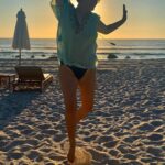 Thelma Madrigal Instagram - Happy birthday to me!! 😁 🎉🎉🎈 #felizcumpleaños #happybirthday #happiness #grateful #thankful #beach #stregispuntamita #vacation #bye2019 #2019 #actress #mexico #puntamita Punta De Mita, Nayarit, Mexico