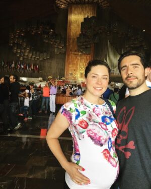 Thelma Madrigal Instagram - Les quiero compartir éste #tbt de cuando tenía 5 meses de embarazo y fuimos a #México a visitar a la #virgendeguadalupe  Hoy quiero darle las #gracias a la virgencita por tantas bendiciones, porsiempre estar con nosotros y por nuestra #familia  #babytortu #thankful #family