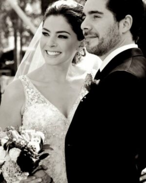 Thelma Madrigal Instagram - 6 años!!!! #happyanniversary Tortu @jroinigo  6 años de disfrutar y compartir la vida contigo! Te amooooo!!!!! ❤️