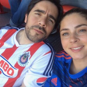 Thelma Madrigal Instagram - Happy Birthday Tortu!!!!!! Te amo con todo mi ❤️ Un cumpleaños muy diferente pero lleno de amor!!!! Eso es lo que importa, que estamos juntos y compartiendo momentos inolvidables como la cuarentena 2020  jajaja!!!! Disfruta mucho tu año que estoy segura va a estar lleno de buenas sorpresas!!! Te amamos Bernardo, Olivia y yo!! 🥳

#happybirthday #family #cuarentena #2020
#loveyou #babytortu #felizcumpleaños #allyouneedislove #bettertogether #pregnant #mom #dad