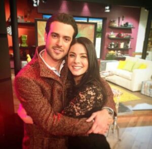 Thelma Madrigal Instagram - Hace más de 20 años te conocí, acababas de llegar a México, recuerdo que estabas lleno de sueños y un gran deseo por triunfar, siempre lo has hecho amigo! Me tiene muy triste la situación por la que tú y tu familia están pasando porque sé que eres un gran ser humano, con un corazón enorme y lleno de buena vibra.  Siempre has sido el mejor compañero, más que eso has sido un amigo incondicional. Hoy quiero decirte que no pierdas la esperanza, la vida te ha enseñado a seguir luchando y no caer en los peores momentos, fuerza Pablo!! 🤍Somos muchos los que te queremos y que estamos pidiendo por ti. Te adoro!!! 
@pablolyle