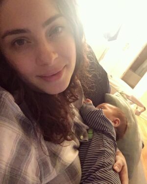 Thelma Madrigal Instagram - Agustito andamos.... 😍 te extrañamos @jroinigo  ya llegaaaaaa!!!!! #momandson #missingdaddy #love #mamaprimeriza #momentosdepaz