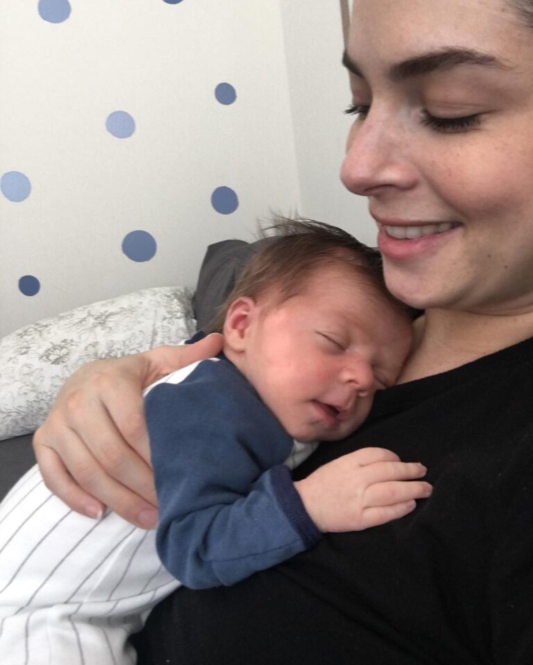 Thelma Madrigal Instagram - 3 semanas de haberte conocido Bernardo 💙 #babytortu No les puedo explicar el amor que siento hacia él 😍 #love #babyboy #newborn #newmama #truelove New York, New York