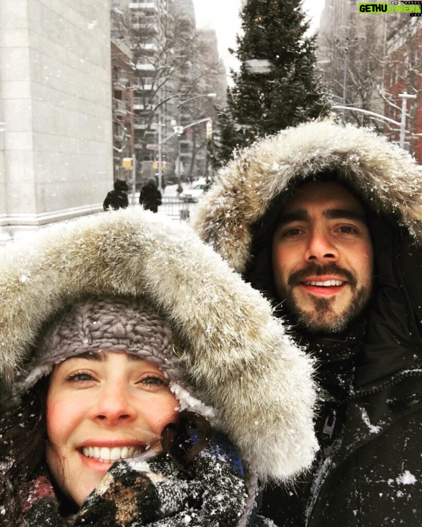 Thelma Madrigal Instagram - #2017 #winterishere #myjohnsnow #tortus #nyc🗽 Washington Square Park