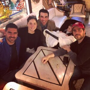 Thelma Madrigal Instagram - Mireeeen quién nos dió la bienvenida en #Bogotá #mialmo @jattinjavier eh eh eh!!! Reencuentros que dan todo el gusto! #babytortu así 😳 #losalmos