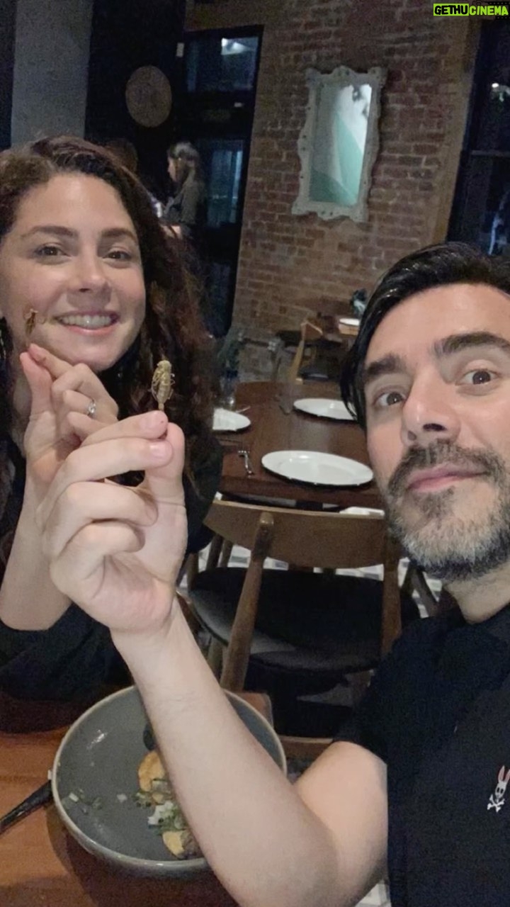 Thelma Madrigal Instagram - Del 1 al 10 qué tan importante es para ustedes comer delicioso en las vacaciones? Para mí es vital!!!! Amo regresar de la vacación y recordar también la comida… hoy estoy en ese mood #tbt Quienes me conocen saben que en mis recomendaciones siempre, siempreeeeee habrán restaurantes que me gustan. En nuestro viaje a San Antonio @visitsanantoniomx fueron los encargados de decirnos lugares deliciosos. #chapulines #vamosasanantonio #family #tbt #foodlover #pandulce @lapanaderia @alamobeerco @cuishe_cocina @themoonsdaughters @trattorialisina