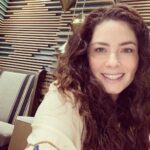 Thelma Madrigal Instagram - Nos urgían días de relajación, de dejarnos consentir y de tomar mucho ☀️ Empezamos nuestro viaje hace unos días y la hemos pasado muy bien!! 💜Hemos visitado amigos, familia y disfrutando de los placeres de estar hospedados en @sanantoniomarriott les tengo que decir que todo nos lo han hecho muy fácil ( los que viajan con niños saben a lo que me refiero) nuestra habitación de súper tamaño para todo lo que traemos ( y lo q vamos comprando jaja) tener una cocina es un must! Me olvidé de estar lavando mamilas y chupones en el baño. Quién no lo ha hecho? La ubicación ESPECTACULAR, saliendo tenemos un mall 🛍 , el riverwalk y muchos restaurantes…. Y para el calorcito se agradece tener alberca 🏊‍♀️. Sinceramente me preocupaba llegar a un hotel ( por 🦠) y pensar que la limpieza y desinfección iba a ser un tema perooooooo me he sentido súper tranquila porque todo está muy limpio y desinfectado. Los planes en #SanAntonio siguen y quiero mostrarles todo lo que estaremos haciendo. Gracias a @visitsanantoniomx por toda su ayuda y por darme las mejores recomendaciones para planear nuestro viaje y que sea inolvidable!! @adnova #VamosaSanAntonio @marriottbonvoy #vacation #texas #family 🥳🕶🐢🌎🍻🥢 San Antonio Marriott Rivercenter on the River Walk