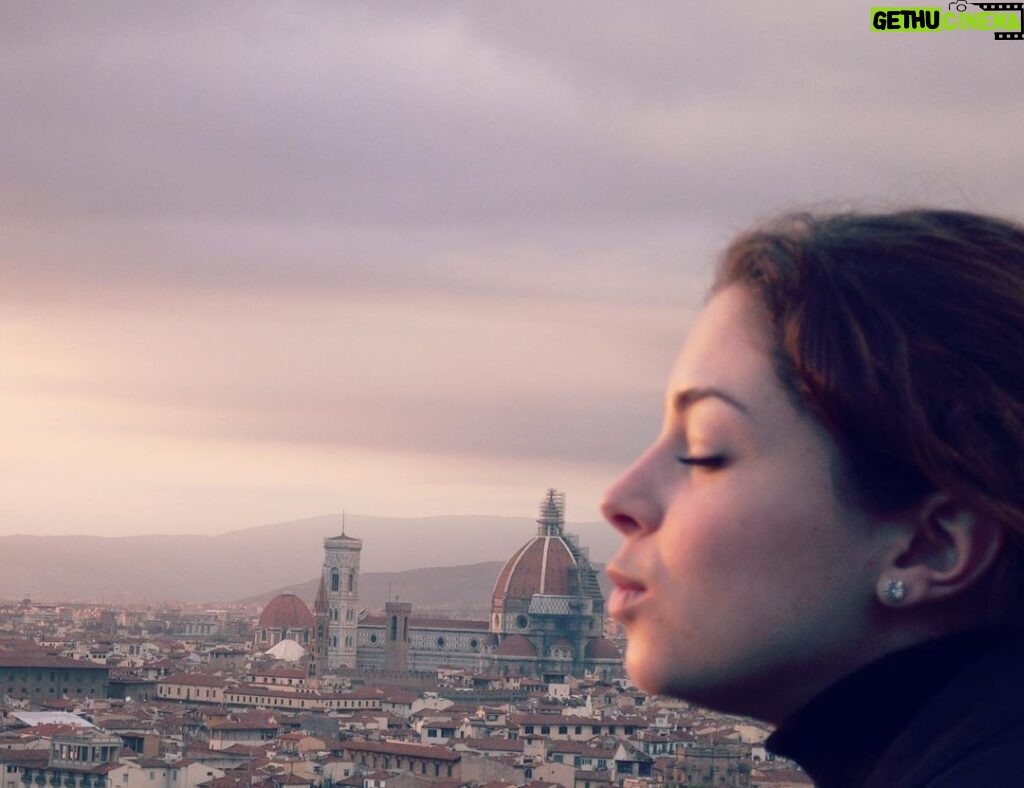 Thelma Madrigal Instagram - ¿De qué ciudad se han enamorado? #tbt #florencia #italia Piazzale Michelangelo