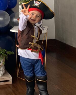 Thelma Madrigal Instagram - #3 Los cumpliste súper feliz mi niño!!!! Feliz cumpleaños Bernardo!!! Eres lo máximo de niño, cada día me sorprendes más. Te amo con todo mi corazón y que siempre seas muy feliz 🥰

#birthdayboy #happybirthday #familia  #thankful #happy #babytortu #pirate