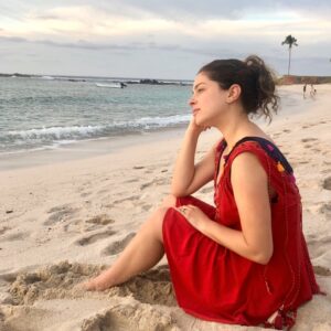 Thelma Madrigal Instagram - Paciencia,  lo que le trato de enseñarle a mi hijo diario es lo que también aprendo yo. 
No nos queda más que disfrutar el momento. Y dar gracias de todo lo que tenemos, que el aislamiento sea un gran aprendizaje y lo aprovechemos para disfrutar a los nuestros. ❤️ #cuarentena #quedateentucasa #stayhome #paciencia #love #home #beach #relax