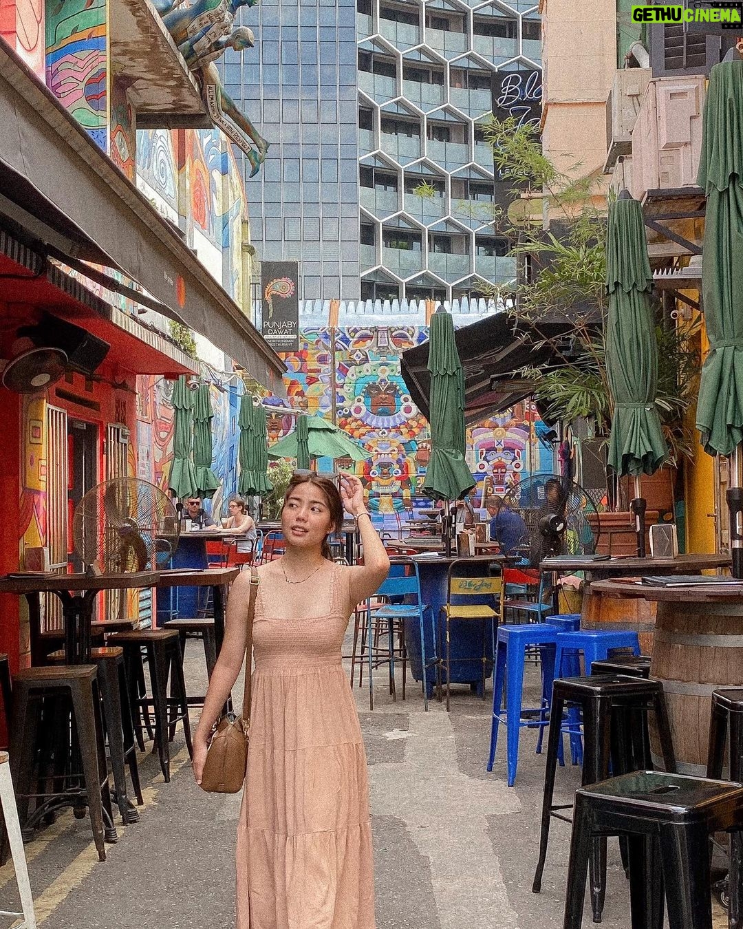 Therese Malvar Instagram - More of SG! Walking around the colorful and beautiful Haji Lane ☀️