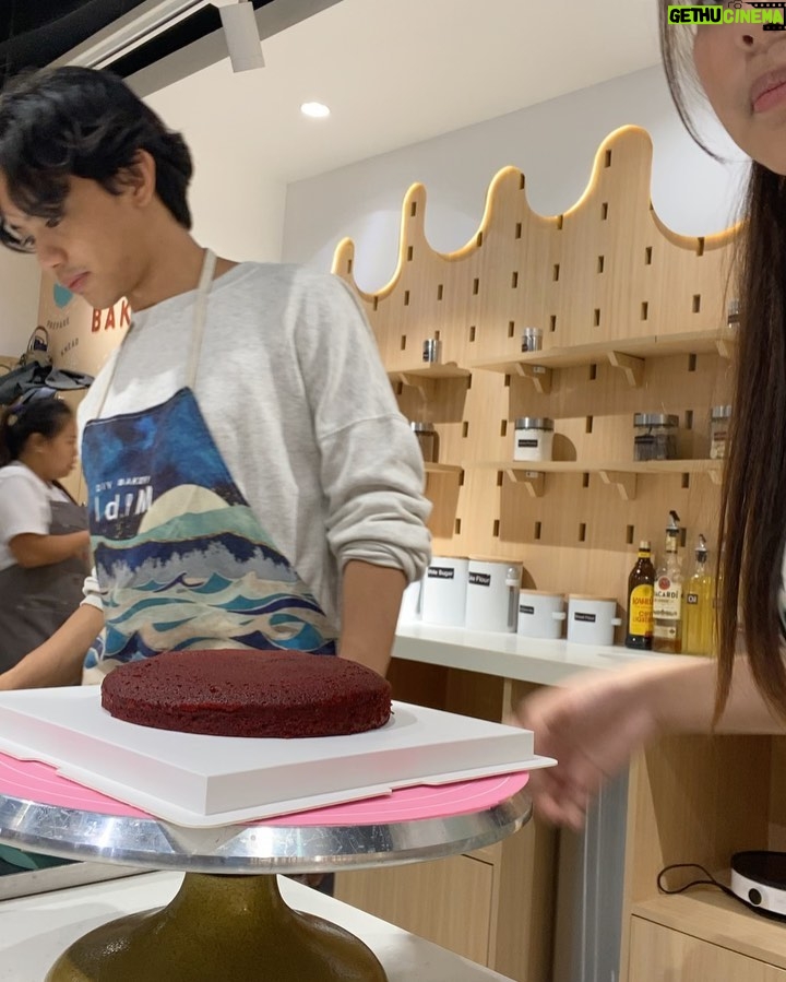 Therese Malvar Instagram - Christmas season na so why not bake a cake? First time doing it and we enjoyed it a lot!! Thanks @idim.ph for this fun experience!! Kamusta naman cake namin? HAHA kind comments only 😤 eme IDIM DIY Bakery