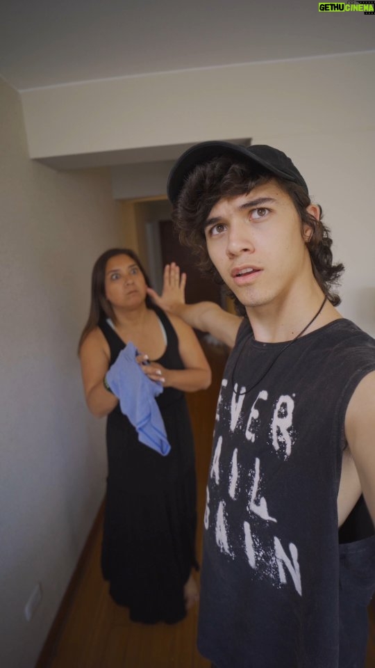 Thiago Vernal Instagram - Con la mamá no... JAJAJA etiqueten a sus mamis