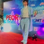 Thiago Vernal Instagram - Ayer fue una noche super especial 🥺💕 regresó un Thiaguito de la última foto. Estoy super agradecido con la vida de haberme dado la oportunidad de participar en una película así! De poder hacer lo que más me gusta ❤️ gracias @bigbangfilmspe por una noche inolvidable! Muchísimas gracias a las personas más importantes por estar ahí! A mi familia por el apoyo incondicional desde el primer día! Y a ustedes por nunca dejar de apoyarme >> Este jueves 27 de Julio estrena #lapeordemisbodas3 y vamos a LLENAR esas salas de cine porque se van a matar de risa!