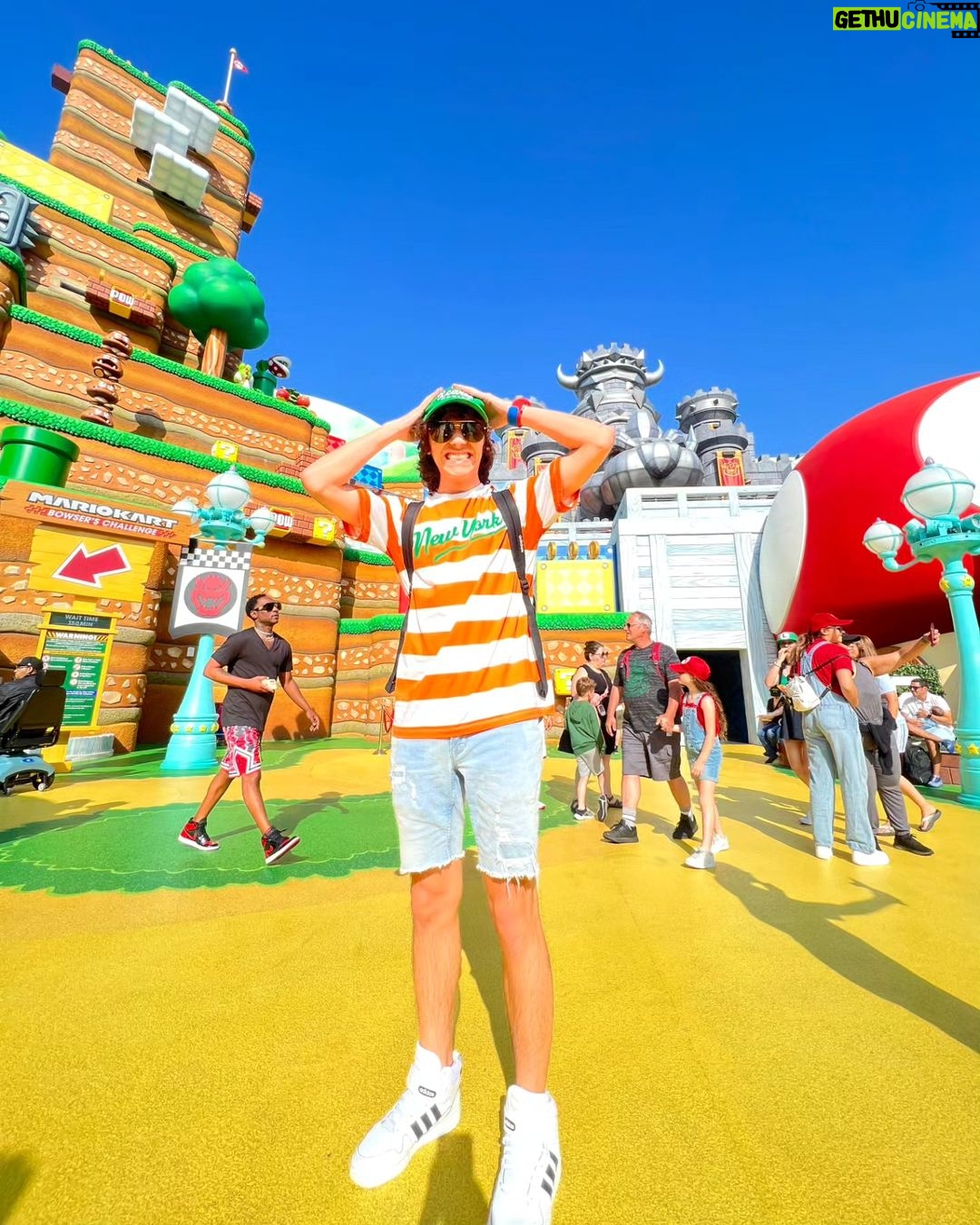 Thiago Vernal Instagram - Vaya fin de semana que se vivi贸 en Los 脕ngeles jij fui muy feli! 馃挍 Universal Studios Hollywood