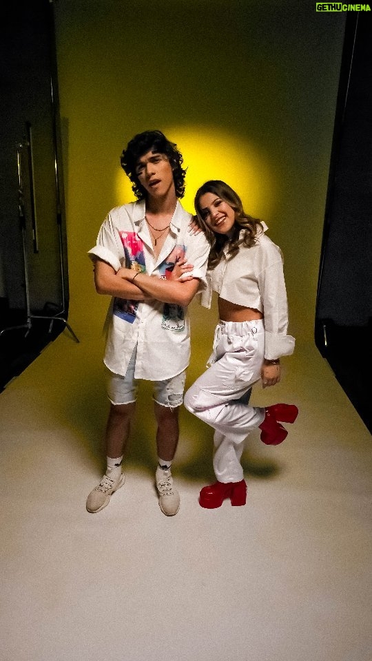 Thiago Vernal Instagram - ADIVINA EL TREND💥|| JAJAJA @_concepthouse @ignaciaa_antonia @samsungpe 💜 #concepthouse #shotbygalaxy #withgalaxy #buds2