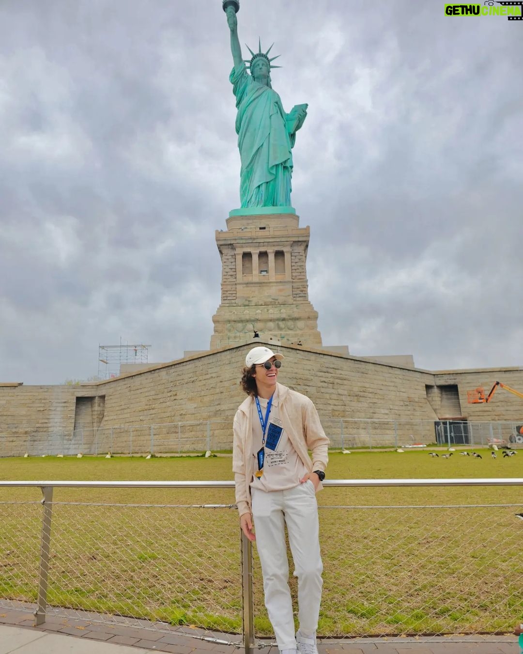 Thiago Vernal Instagram - Vivo en NY y recien te visito jij 😌🗽 Estatua de la Libertad, New York