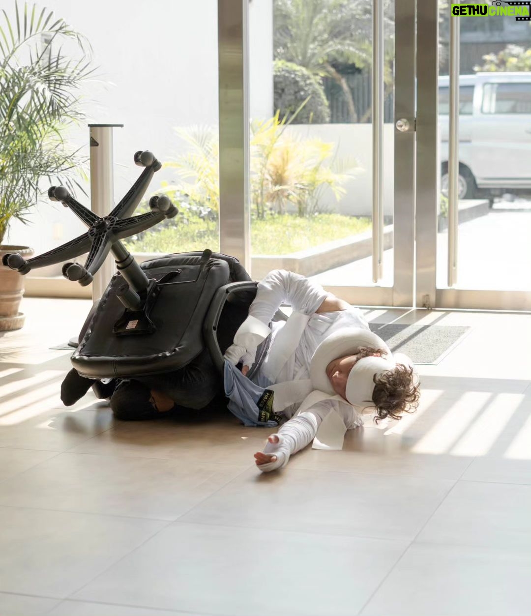 Thiago Vernal Instagram - La vida da golpes, pero los de la mamá duelen más...