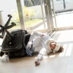 Thiago Vernal Instagram - La vida da golpes, pero los de la mamá duelen más...